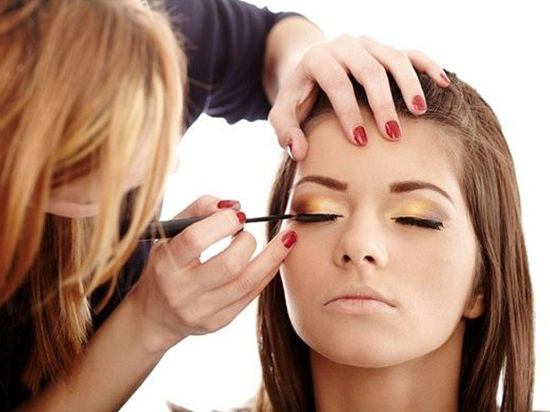 Best Beauty Parlour Near Me for Ladies